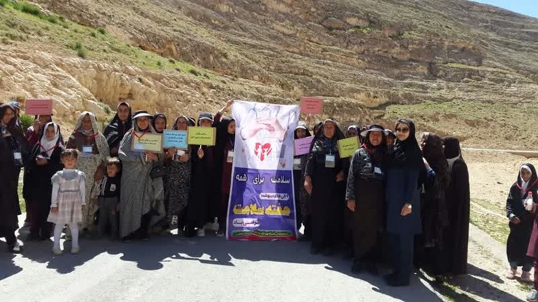 همایش پیاده‌روی خانوادگی به مناسبت هفته سلامت در روستای قلعه جوق فامنین 
