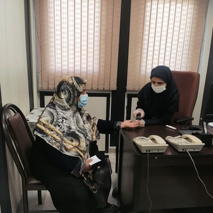 ارائه خدمات غربالگری در کلینیک پرستاری آموزش و پیگیری بیمار مرکز آموزشی درمانی فرشچیان سینا 