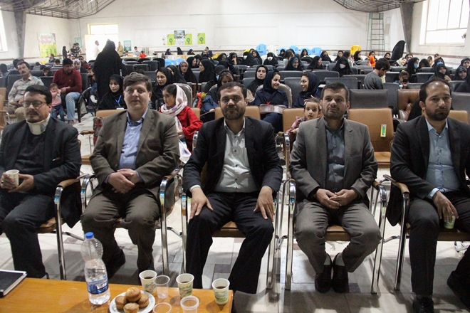 برگزاری همایش بزرگداشت هفته ملی جمعیت با موضوع فرزندآوری در شهرستان فامنین 