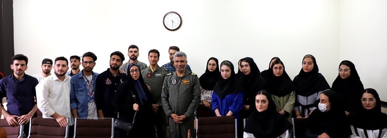 دیدار فرمانده پایگاه سوم شکاری شهید نوژه همدان با دانشجوی رشته هوشبری دانشگاه