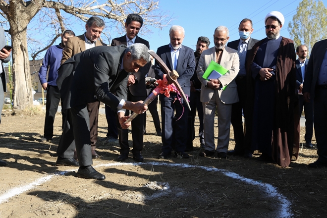 کلنگ احداث ساختمان جدید دانشکده بهداشت بر زمین زده شد 