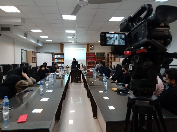 پخش زنده جلسه دفاع از پایان‌نامه دانشجوی دانشکده پیراپزشکی از شبکه همدان