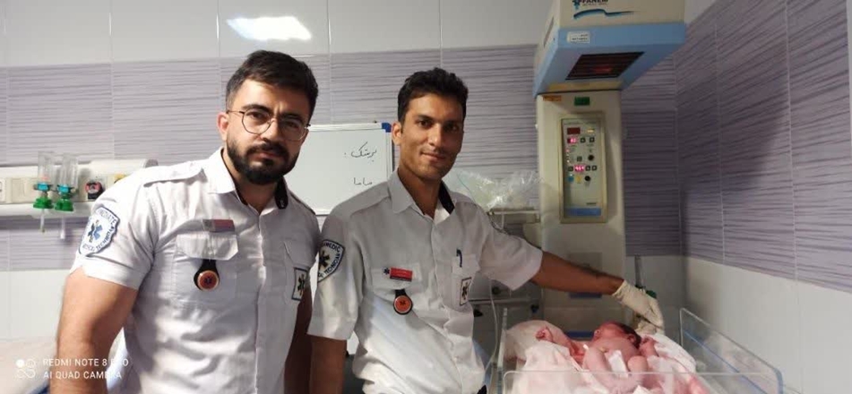 نوزاد عجول بهاری در آمبولانس به دنیا آمد