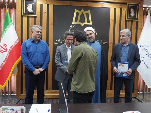 تجلیل از مراکز نمونه درمانی فعال در جشنواره قرآن و عترت