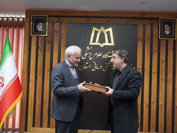  گزارش تصویری اهدای مجوز موزه تاریخ پزشکی به سرپرست دانشگاه علوم پزشکی همدان