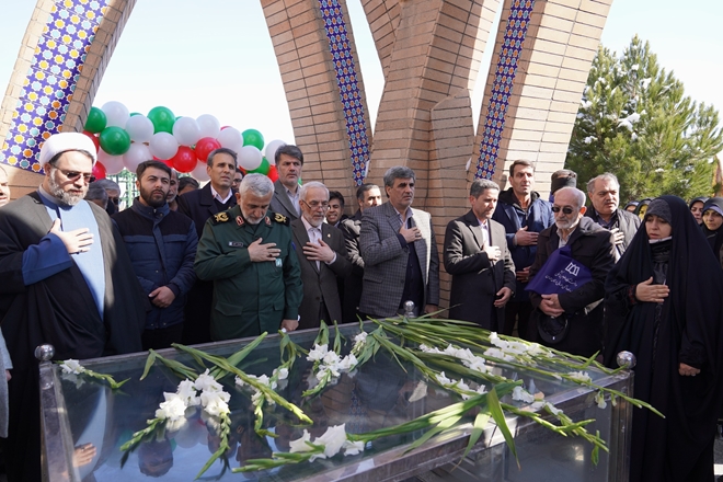آیین تجدید عهد خانواده دانشگاه علوم پزشکی همدان با شهدا و امام راحل(ره)