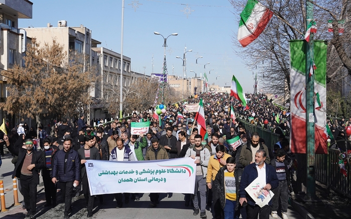 تجلی حضور باشکوه اعضای خانواده دانشگاه علوم پزشکی همدان در راهپیمایی ۲۲ بهمن 