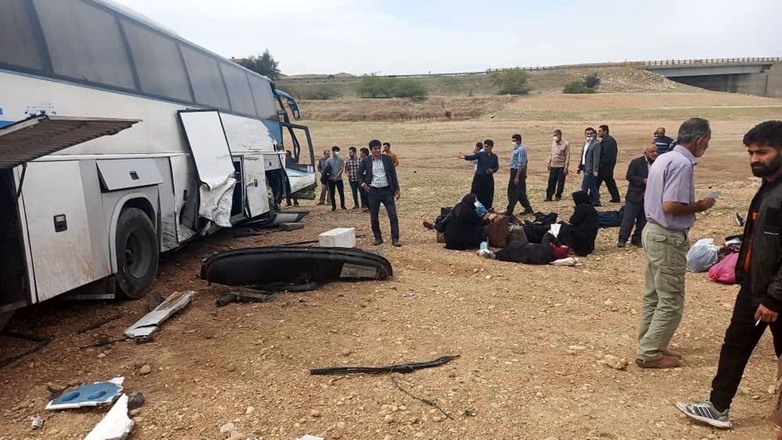 واژگونی اتوبوس در شهرستان رزن ۲۱ نفر  مصدوم بر جا گذاشت 