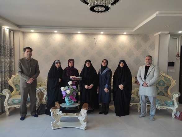 دیدار مسئولین دانشگاه با خانواده شهید حسین شاکر 