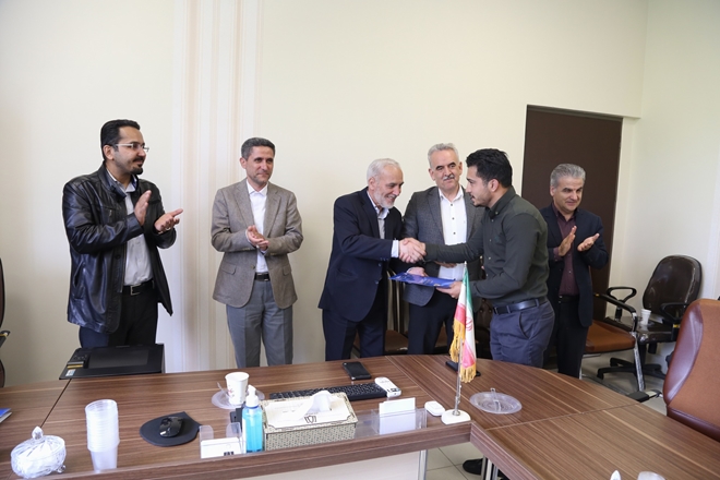 قدردانی رییس دانشگاه از همکاران حوزه خدمات به مناسبت روز کار و کارگر 