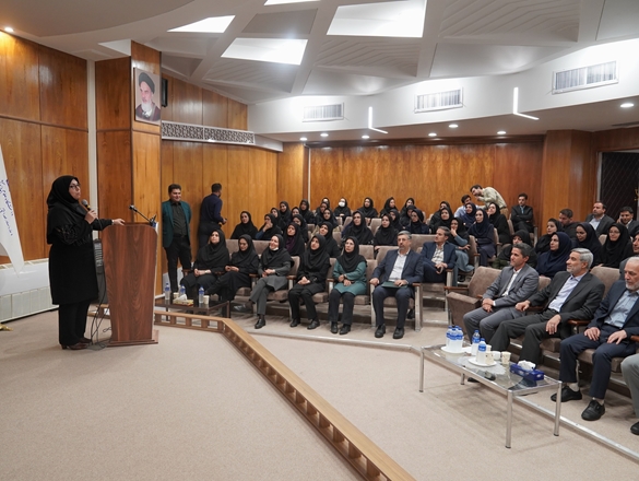  گزارش تصویری تجلیل از معاون بهداشتی توسط استاندار