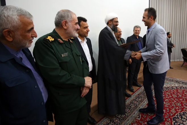تجلیل از دکتر بیژن حیدری عضو هیأت علمی دانشگاه علوم پزشکی همدان در بین صد قهرمان بسیجی استان همدان