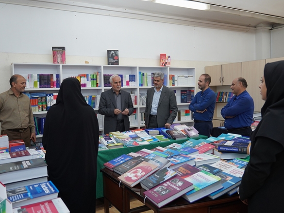 گزارش تصویری بازدیید رییس دانشگاه از کتابهای خریداری شده در نمایشگاه معاونت تحقیقات 