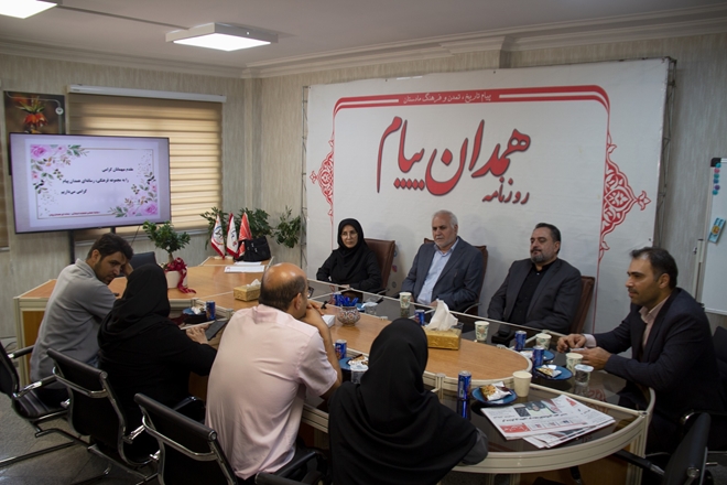 گزارش تصویری حضور رییس ،معاون توسعه و معاون غذا دارو در دفتر روزنامه  همدان پیام به مناسبت روز خبرنگار18