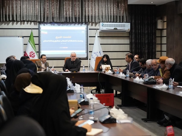 افتتاح ۱۴ پروژه بخش سلامت دهه فجر در همدان