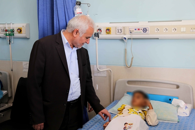 گزارش تصویری بازدید رییس دانشگاه از مراکز درمانی وپیگیری روند درمانی مجروحان جنایات رژیم صهیونیستی بیمارستان آیت الله بهاری