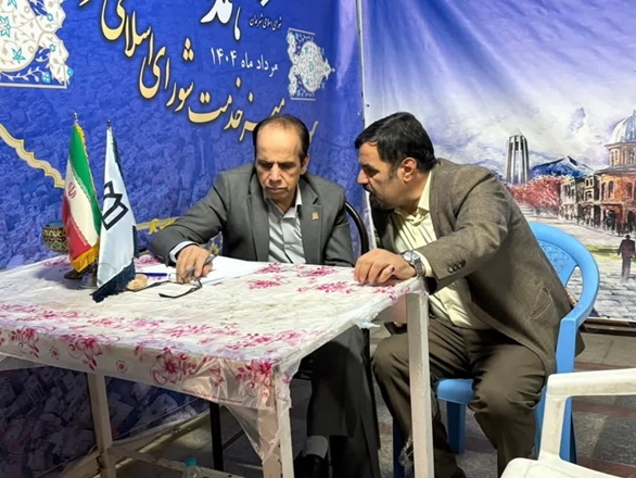  گزارش تصویری حضور رئیس اداره بازرسی و پاسخگویی به شکایات دانشگاه در میز خدمت مصلای نماز جمعه همدان