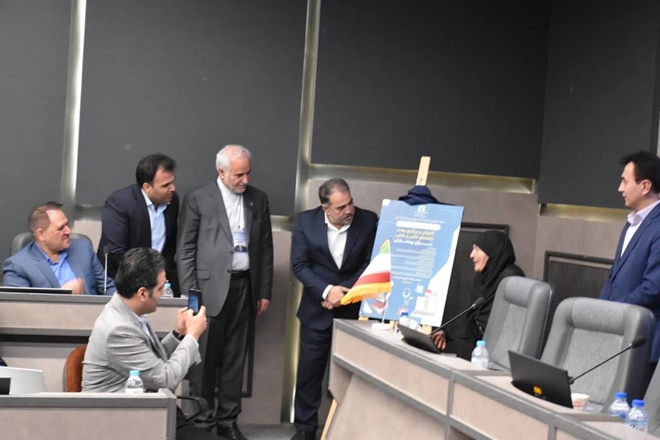 رونمایی از کتاب تخصصی آموزش و پیگیری بیمار در اجلاسیه مدیران پرستاری کشور