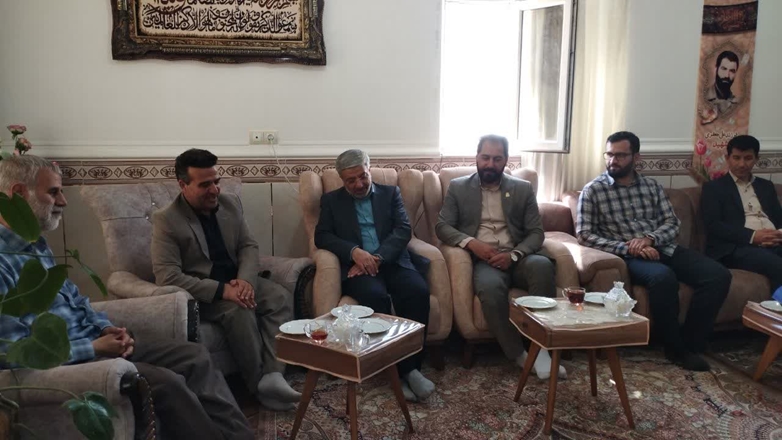 تجلیل از خانواده شهید والامقام جعفری در کبودراهنگ