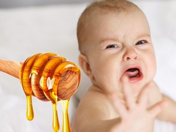 نوزادان زیر یک سال به هیچ وجه نباید عسل بخورند