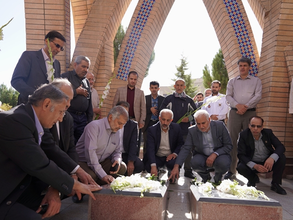 آیین غبارروبی مزار شهدا در آغازین روز هفته دفاع مقدس 