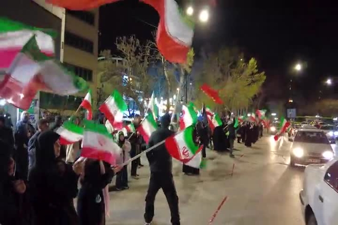 تجمع پر شور خانواده بزرگ دانشگاه علوم پزشکی همدان در محکومیت حملات وحشیانه آمریکایی-صهیونیستی به مراکز درمانی 