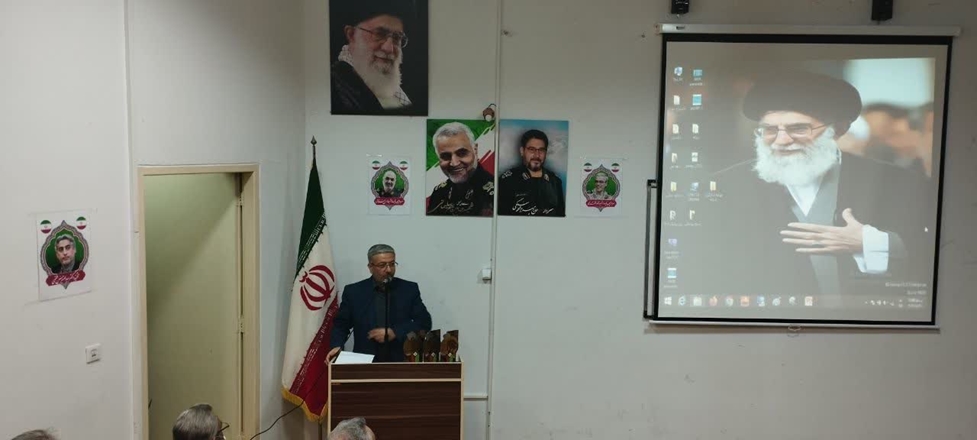 تجلیل از ایثارگران شبکه بهداشت و درمان نهاوند با حضور مسئولان شهرستان