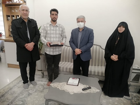 دیدار مدیر امور ایثارگران دانشگاه علوم پزشکی همدان با جانباز جنگ 12 روزه 
