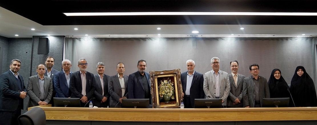 گزارش تصویریتبریک هیات رییسه دانشگاه از دکتر کارخانه ای به مناسبت روز استاد