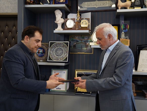 گزارش تصویری جلسه واهدا لوح از طرف موسسه بین المللی خانه صلح به رییس ومدیر بازرسی