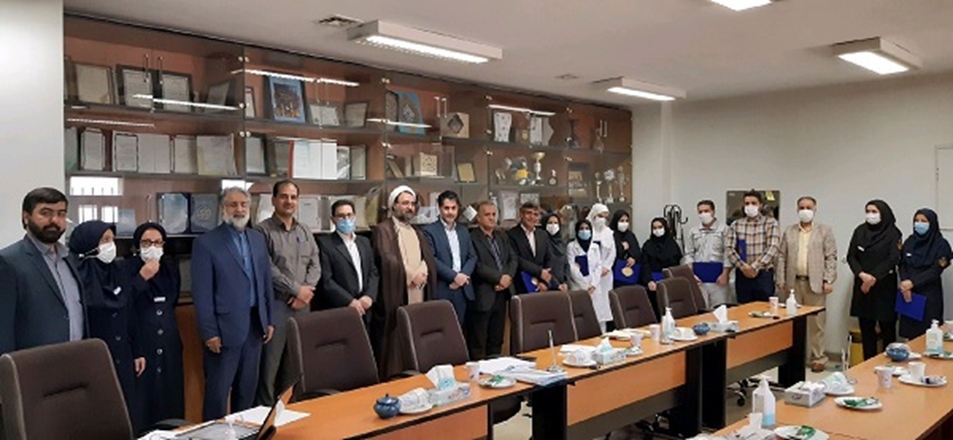 تقدیر از کارکنان شاخص تکریم مراجعین در مجتمع آموزشی درمانی بعثت