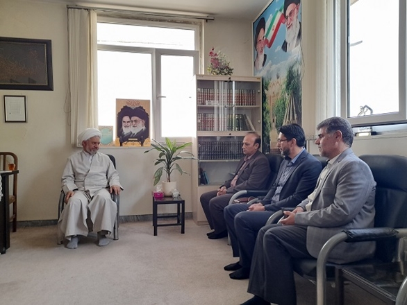 دیدار سرپرست شبکه بهداشت و درمان تویسرکان با امام جمعه شهرستان