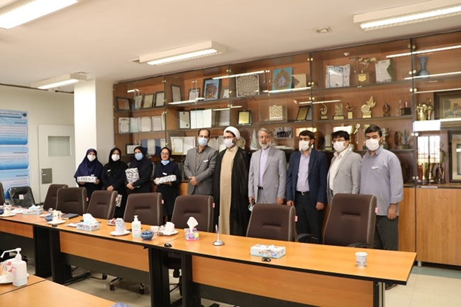 تقدیر از فعالان عرصه عفاف و حجاب در مجتمع آموزشی درمانی بعثت