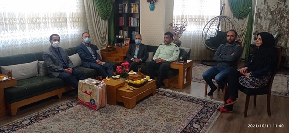 دیدار و دلجویی مسئولان بیمارستان مهر ملایر از خانواده معظم شهید فراهانی