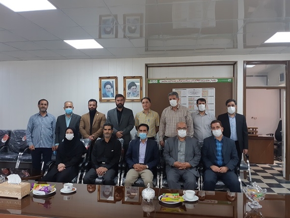 تجلیل و قدردانی مدیر امور شاهد و  ایثارگران از فرزند شهید و جانباز ایثارگر در شبکه بهداشت و درمان ملایر