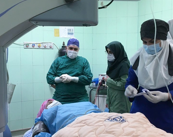خدمت مردمی از وزیر دولت مردمی؛ انجام عمل کاتاراکت در اتاق عمل مرکز آموزشی درمانی سینا فرشچیان