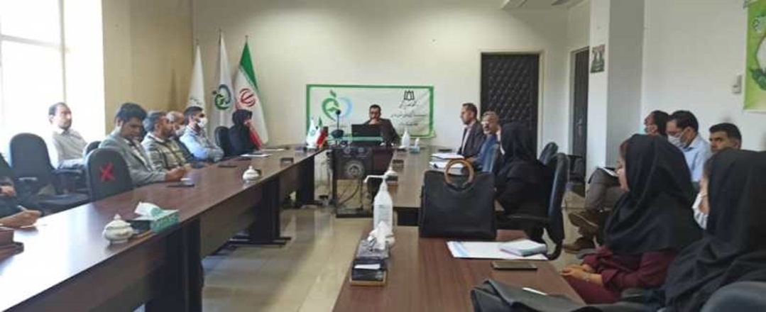 کارگاه آموزشی اصول نمونه برداری مواد غذایی و آرایشی و بهداشتی در معاونت غذا و داروی دانشگاه