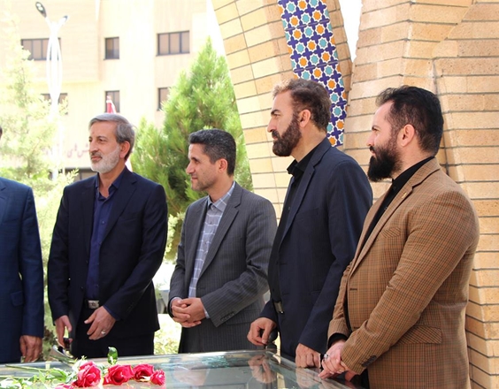 ادای احترام مسئولین دانشگاه علوم پزشکی همدان به شهدای گمنام