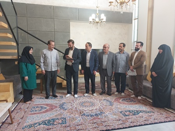 تجلیل از خانواده ایثارگران و شاهد شبکه بهداشت و درمان ملایر