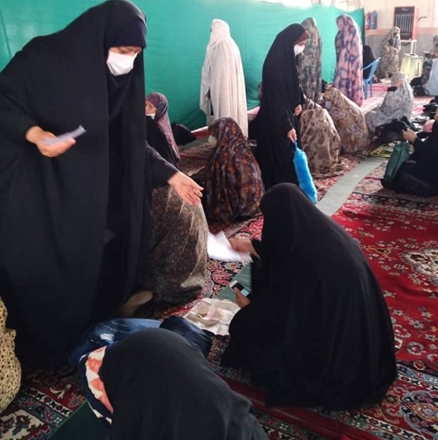 راه‌اندازی میز خدمت واکسیناسیون کرونا در مراسم نمازجمعه