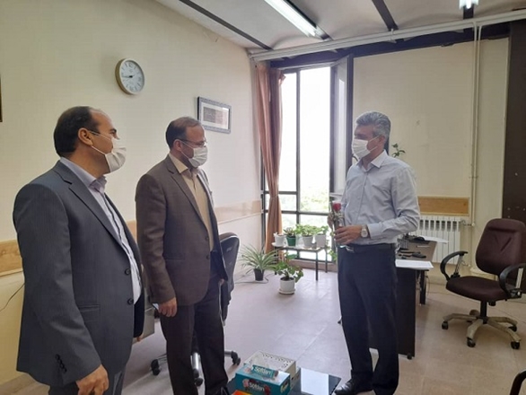 تقدیر از اساتید دانشکده بهداشت به مناسبت دوازدهم اردیبهشت ماه و روز استاد