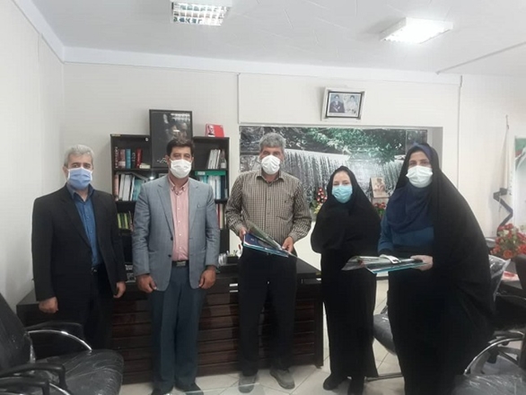 اهدای لوح تقدیر بهورزان نمونه استانی