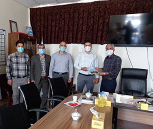 تجلیل از دانشجوی پژوهشگر کارشناسی ارشد اتاق عمل دانشکده پیراپزشکی