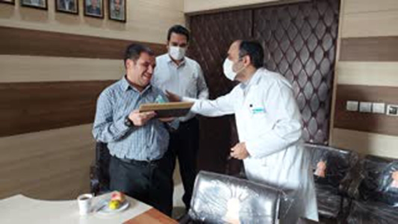 تجلیل از همکار روشندل مرکز آموزشی درمانی بهشتی
