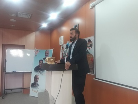 تقدیر از ایثارگران شبکه بهداشت و درمان نهاوند