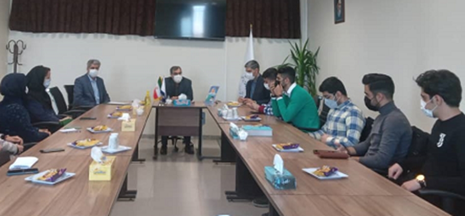 نشست سرپرست دانشکده پیراپزشکی با نمایندگان دانشجویان در دوره‌های مختلف تحصیلی و اعضای شورای صنفی