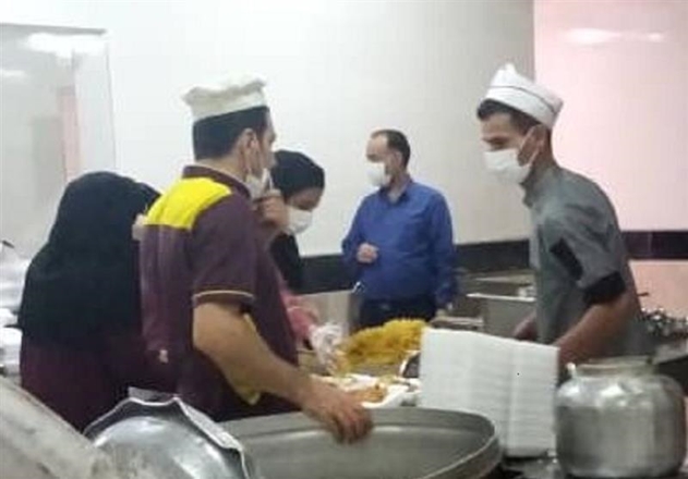 توزیع غذای گرم در شب عیدغدیر در مجتمع آموزشی درمانی بعثت
