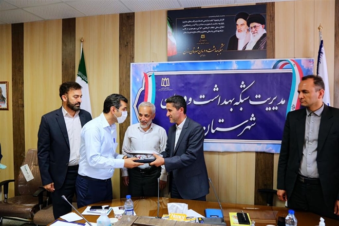 مراسم تجلیل از ایثارگران شبکه بهداشت و درمان رزن برگزار شد