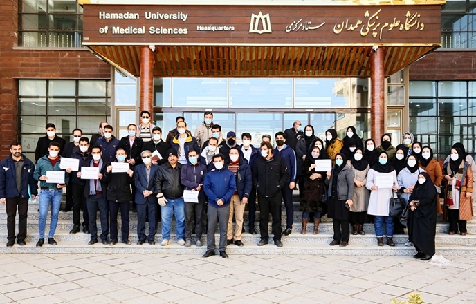 تجمع کارکنان و کادر درمان جهت مطالبه پرداخت فوق العاده خاص