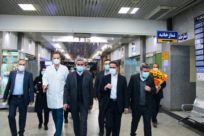 حضور رییس دانشگاه و استاندار همدان در مجتمع بعثت طی نخستین ساعات سال 1401